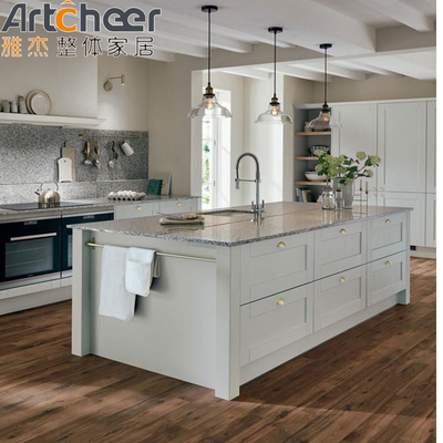 E0등급 소재로 이동식 드로거와 둥근 둥근 둥근 석탑이 있는 부엌 섬 테이블